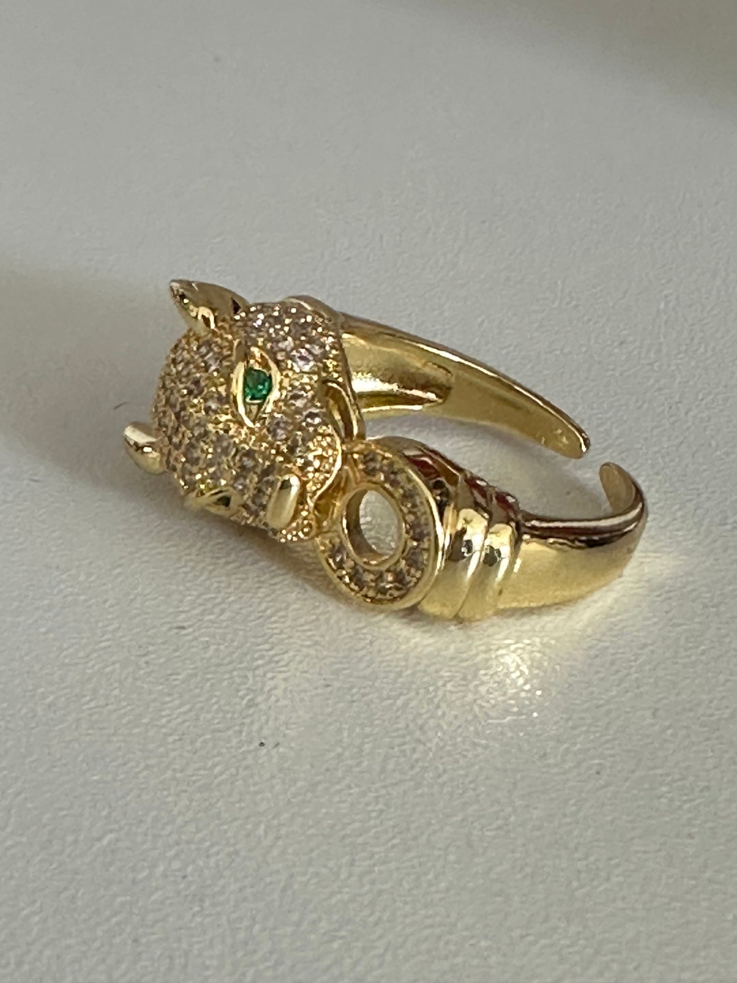 Pantera ojo verde