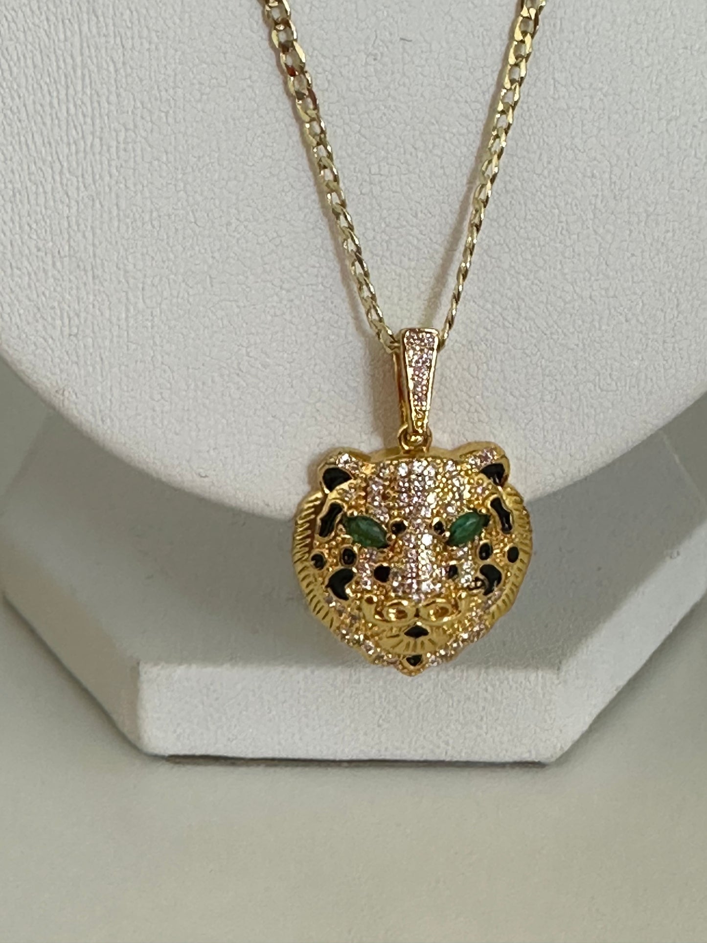 Pantera ojo verde