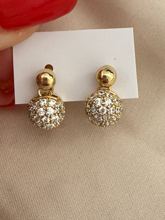 Aretes péguenos